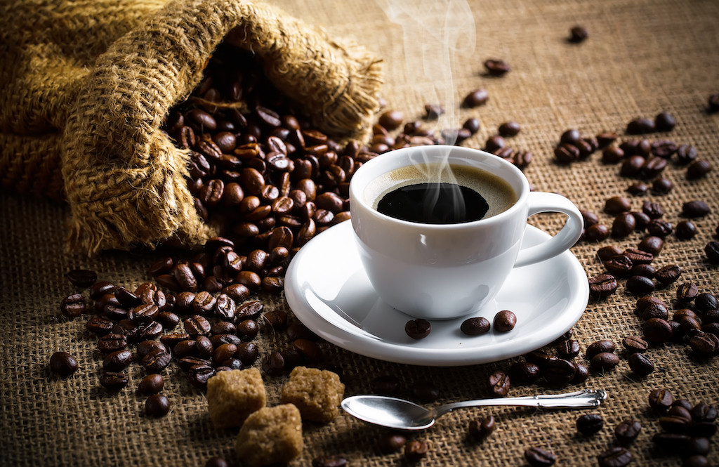 خواص و عوارض و مضرات قهوه بدون کافئین یا دیکاف برای بدن؛ شایعه یا واقعیت؟
