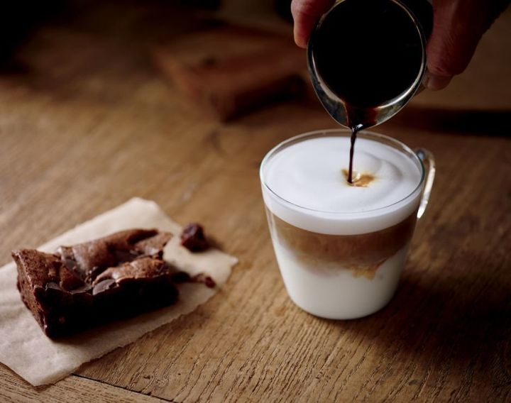 طرز تهیه قهوه لاته ماکیاتو Latte Macchiato در خانه + مقدار دقیق شیر و قهوه