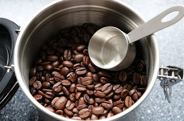 چطور از دانه و پودر قهوه نگهداری کنیم؟بهترین دما و محیط نگهداری قهوه برای حفظ عطر و طعم