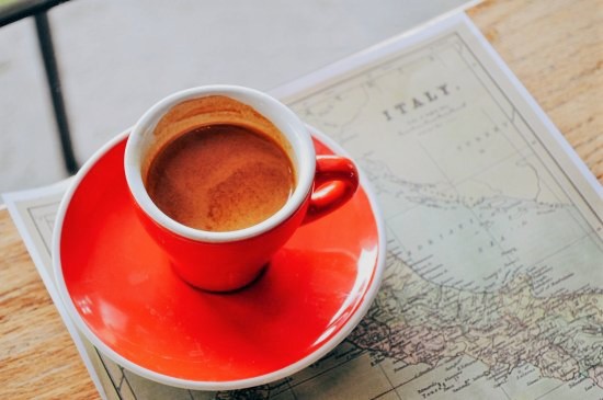 چطور مثل یک ایتالیایی اصیل قهوه بخوریم؟ آداب قهوه‌خوری و طرز تهیه انواع قهوه ایتالیایی