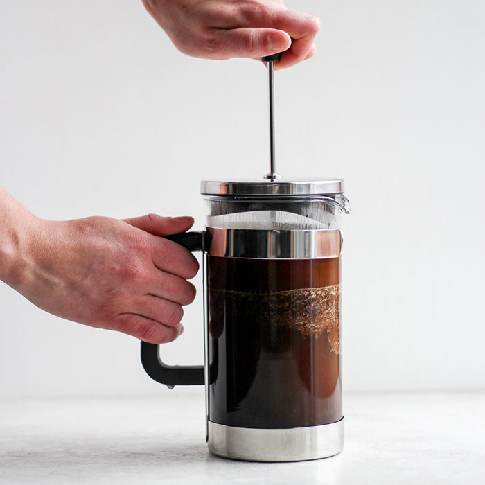 22 نکته آموزشی مفید از باریستاهای حرفه‌ای در طرز تهیه قهوه با فرنچ پرس