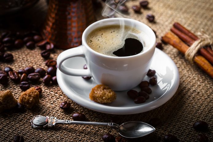 قهوه کافئین‌دار مزایای بیشتری نسبت به قهوه بدون کافئین دارد؟