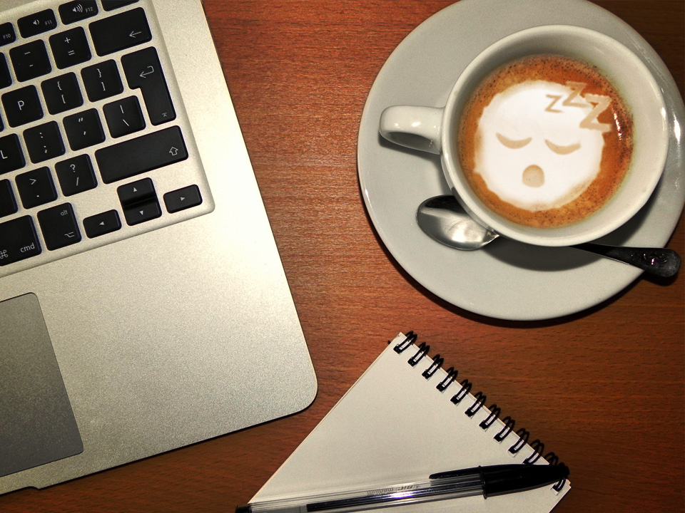 چُرت مرغوب نیمروزی با نوشیدن یک فنجان قهوه؛ یک واقعیت باورنکردنی در مورد قهوه