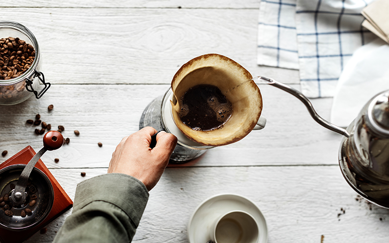 سالم‌ترین روش دم‌آوری یک فنجان قهوه دمی کدام است؟ فواید جالب قهوه فیلتر شده