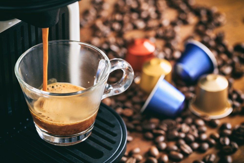 همه چیز درباره قهوه کپسولی؛ تاریخچه تولید و نحوه استفاده از کپسول قهوه در خانه