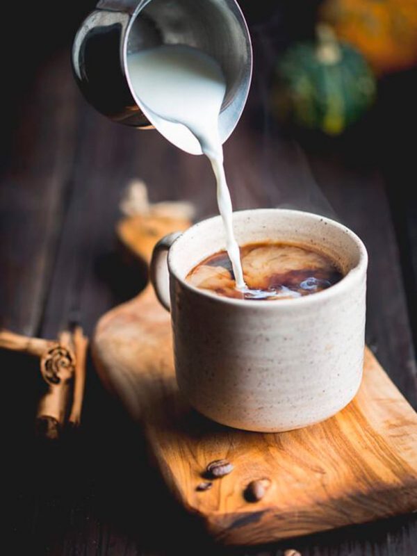 بررسی تاثیر اضافه کردن شیر به قهوه؛ شیر قهوه خوب است یا بد؟