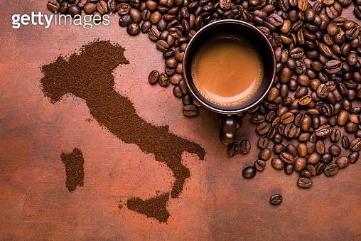 چرا ایتالیا زبان بین‌المللی قهوه است؟ ترکیب حرفه‌ای قهوه ایتالیایی