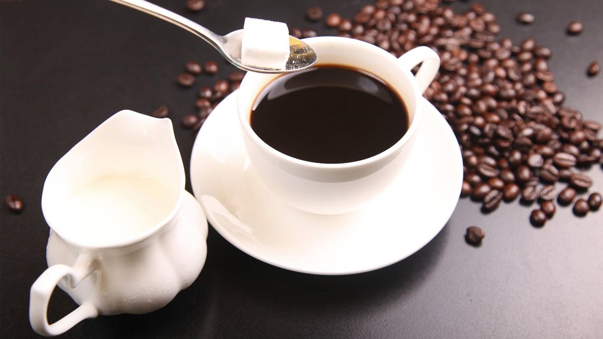 اضافه کردن شکر به قهوه؛ تحقیق در مورد یک عادت و رسم قدیمی