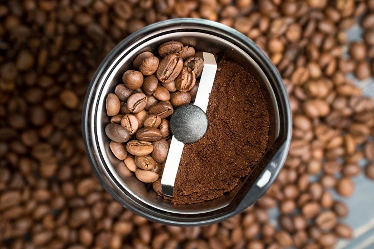 چرا آسیاب کردن برخی از دانه های قهوه سخت تر از بقیه است؟