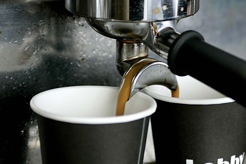 تاثیر حجم فنجان قهوه بر میزان کافئین